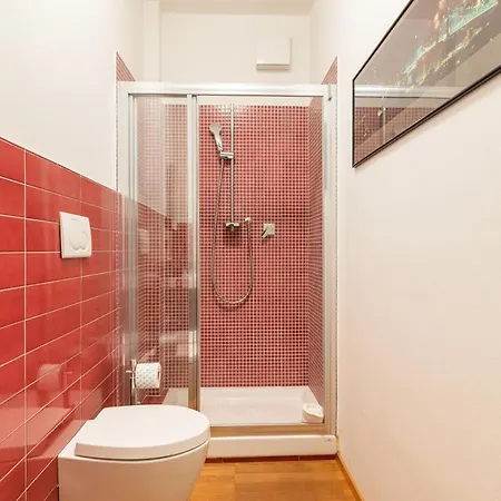 Guesthost - Center Urban Flat Daire