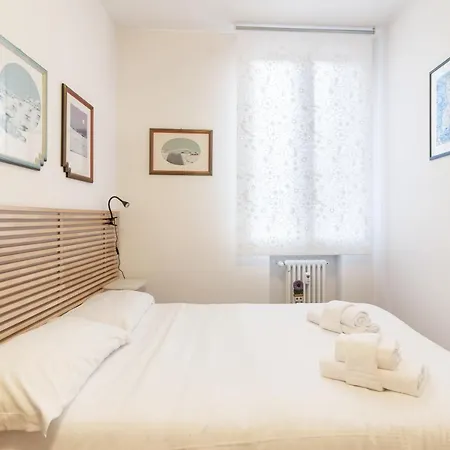Guesthost - Center Urban Flat Daire