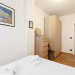 Guesthost - Center Urban Flat *