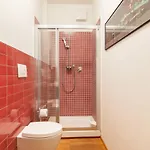 Guesthost - Center Urban Flat 아파트